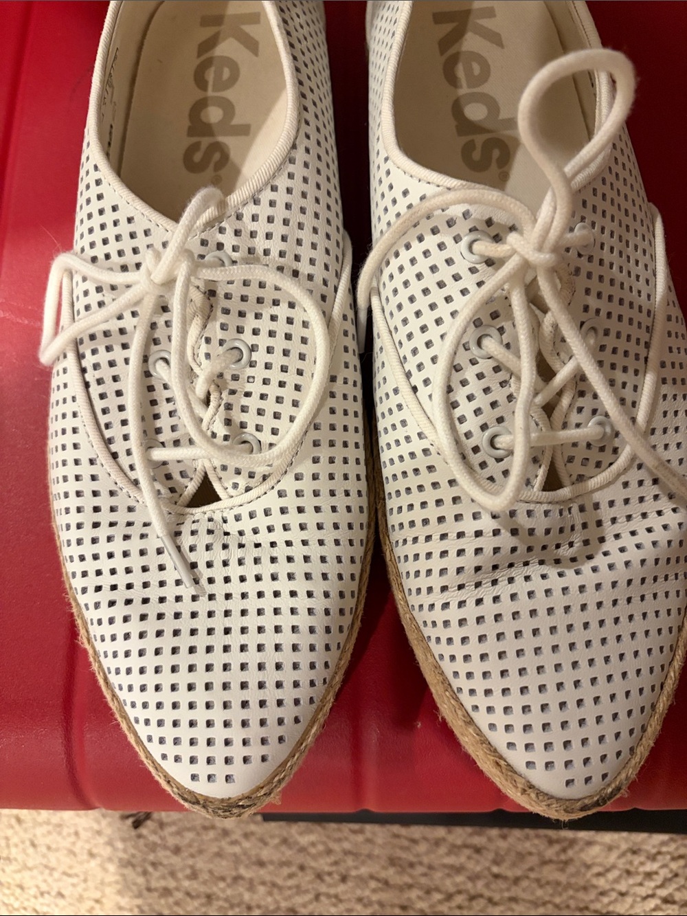 Keds women’s white leather shoe flats  perforated 9 1/2 clean EUC sneakers 9.5
